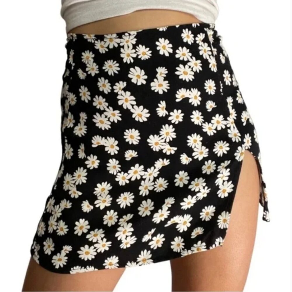 Reformation	Margot Daisy Mini Skirt with Slit - Size 2